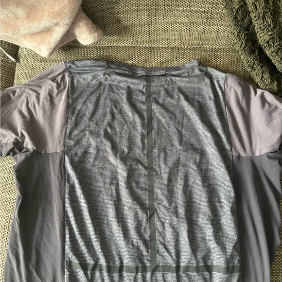 Men's shirts -lulu lemon and fresh tee - Picture 4 of 10